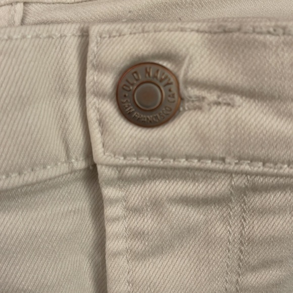 👖Old Navy White Mid-Rise Classic Jeans - Picture 3 of 5